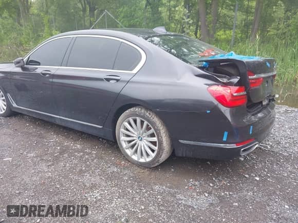2019 BMW 7 Series 740i with VIN WBA7E2C58KB454665, listed as a IAAI auction lot 42441437 with 89,560 mi miles and . Bid and sale history available at DreamBid. Image 3.