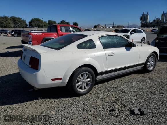 2005 Ford Mustang Deluxe with VIN 1ZVFT80N855149419, listed as a Copart auction lot 90728375 with 200,817 mi miles and Salvage title. Bid and sale history available at DreamBid. Image 3.