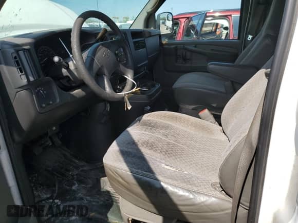 2004 Chevrolet Express Cargo с VIN 1GCHG35U641144809, выставлен на аукционе Copart как лот 58810505 с пробегом 148 153 миль миль и Списание • Salvage title. История ставок и продаж доступна на DreamBid. Изображение 7.