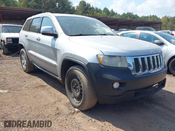 2012 Jeep Grand Cherokee Laredo z VIN 1C4RJEAG9CC151340, wystawiony jako IAAI lot #43249143 z przebiegiem 208 847 mil mil oraz . Historia ofert i sprzedaży dostępna na DreamBid. Obrazek 1.