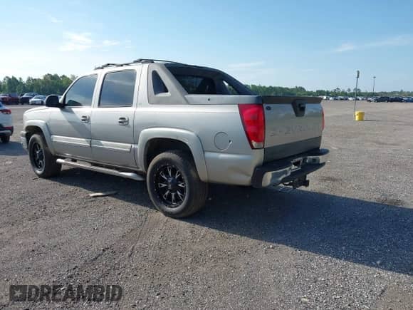 2005 Chevrolet Avalanche Z66 с VIN 3GNEC12Z15G106997, выставлен на аукционе IAAI как лот 42789976 с пробегом 213 918 миль миль и . История ставок и продаж доступна на DreamBid. Изображение 3.