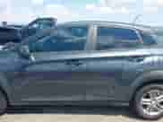 2020 Hyundai Kona SE z VIN KM8K12AA0LU504596, wystawiony jako IAAI lot #43075088 z przebiegiem 68 972 mil mil oraz . Historia ofert i sprzedaży dostępna na DreamBid. Obrazek 15.