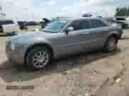2010 Chrysler 300 Touring Signature с VIN 2C3CK5CV5AH318998, выставлен на аукционе Copart как лот 67943045 с пробегом 119 990 миль миль и Списание • Salvage title. История ставок и продаж доступна на DreamBid. Изображение 1.