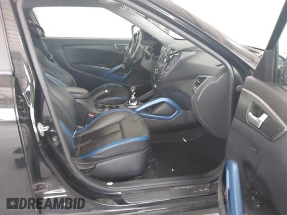2013 Hyundai Veloster Turbo с VIN KMHTC6AEXDU167848, выставлен на аукционе IAAI как лот 43353403 с пробегом 84 077 миль миль и . История ставок и продаж доступна на DreamBid. Изображение 5.