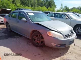 2010 Chevrolet Impala LT z VIN 2G1WB5EKXA1173258, wystawiony jako IAAI lot #42596457 z przebiegiem 166 581 mil mil oraz . Historia ofert i sprzedaży dostępna na DreamBid. Obrazek 1.