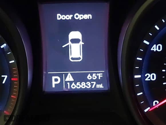 2016 Hyundai Santa Fe with VIN 5XYZTDLB8GG369566, listed as a IAAI auction lot 42633397 with 165,837 mi miles and . Bid and sale history available at DreamBid. Image 16.