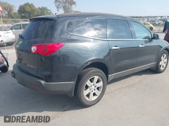 2011 Chevrolet Traverse 2LT z VIN 1GNKVJED7BJ409418, wystawiony jako IAAI lot #43325324 z przebiegiem 226 533 mil mil oraz . Historia ofert i sprzedaży dostępna na DreamBid. Obrazek 4.