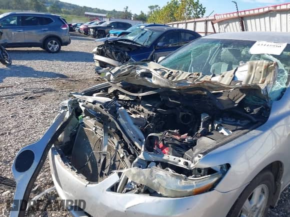 2010 Toyota Camry LE z VIN 4T4BF3EK6AR015746, wystawiony jako IAAI lot #43445956 z przebiegiem 142 480 mil mil oraz . Historia ofert i sprzedaży dostępna na DreamBid. Obrazek 6.