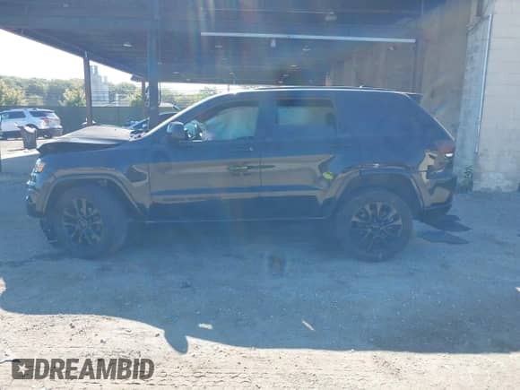 2017 Jeep Grand Cherokee Laredo z VIN 1C4RJFAG3HC922128, wystawiony jako IAAI lot #43372069 z przebiegiem 63 932 mil mil oraz . Historia ofert i sprzedaży dostępna na DreamBid. Obrazek 15.