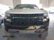 2020 Chevrolet Silverado 1500 Custom Trail Boss z VIN 1GCPYCEF2LZ142341, wystawiony jako IAAI lot #43430476 z przebiegiem 55 401 mil mil oraz . Historia ofert i sprzedaży dostępna na DreamBid. Obrazek 13.