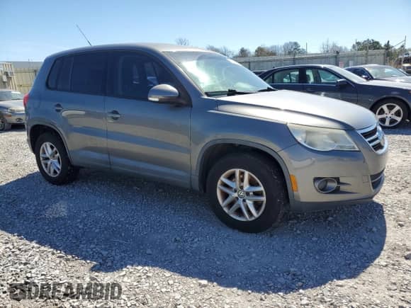 2011 Volkswagen Tiguan SE z VIN WVGAV7AX5BW535864, wystawiony jako Copart lot #49788565 z przebiegiem 175 298 mil mil oraz Czysty tytuł • Clean title. Historia ofert i sprzedaży dostępna na DreamBid. Obrazek 4.