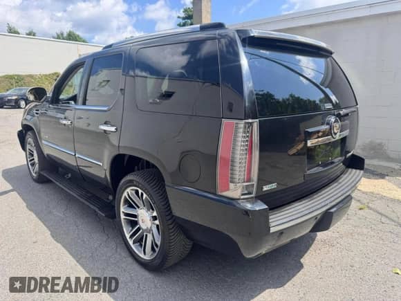 2012 Cadillac Escalade Premium z VIN 1GYS4CEF7CR220872, wystawiony jako Copart lot #86117265 z przebiegiem 222 290 mil mil oraz Czysty tytuł • Clean title. Historia ofert i sprzedaży dostępna na DreamBid. Obrazek 3.
