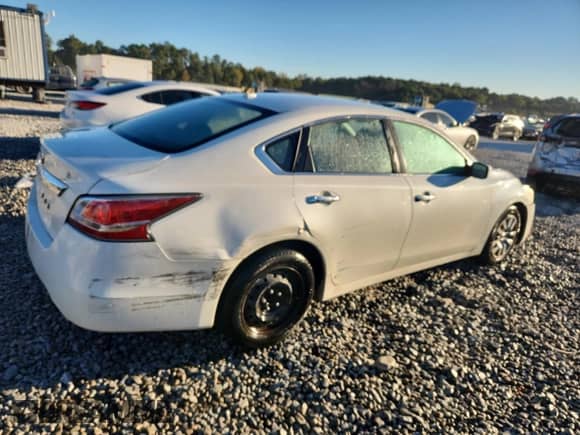 2015 Nissan Altima SL with VIN 1N4AL3AP9FN318502, listed as a Copart auction lot 86129575 with 193,702 mi miles and Salvage title. Bid and sale history available at DreamBid. Image 3.