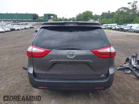 2018 Toyota Sienna LE с VIN 5TDJZ3DC4JS207649, выставлен на аукционе IAAI как лот 42725310 с пробегом 117 544 миль миль и . История ставок и продаж доступна на DreamBid. Изображение 16.