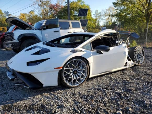 2022 Lamborghini Huracan with VIN ZHWUA6ZX5NLA19726, listed as a Copart auction lot 75687334 with Not provided miles and Non repairable. Bid and sale history available at DreamBid. Image 1.