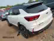 2023 Chevrolet TrailBlazer RS z VIN KL79MUSL6PB217395, wystawiony jako IAAI lot #42362280 z przebiegiem 33 980 mil mil oraz . Historia ofert i sprzedaży dostępna na DreamBid. Obrazek 3.