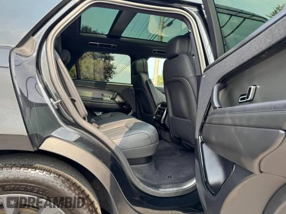 2023 Land Rover Range Rover Sport SE Dynamic with VIN SAL1L9FU6PA109439, listed as a Copart auction lot 60483995 with 49,118 mi miles and Clean title. Bid and sale history available at DreamBid. Image 6.