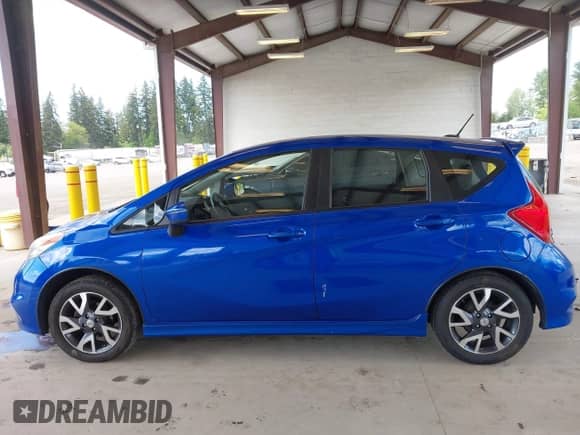 2015 Nissan Note SV z VIN 3N1CE2CP6FL364828, wystawiony jako IAAI lot #42339240 z przebiegiem 123 899 mil mil oraz . Historia ofert i sprzedaży dostępna na DreamBid. Obrazek 15.