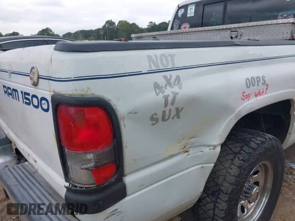 2000 Dodge 1500 with VIN 3B7HC13Y1YM203330, listed as a IAAI auction lot 43306234 with 221,933 mi miles and . Bid and sale history available at DreamBid. Image 14.