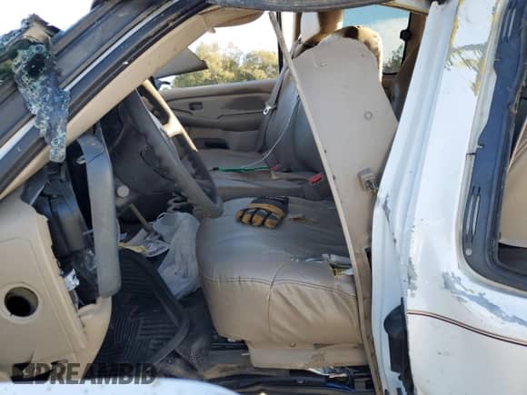 2002 Chevrolet Silverado 2500 LS с VIN 1GCGK29U92Z317994, выставлен на аукционе Copart как лот 47429115 с пробегом Не указан миль и На запчасти • Non repairable. История ставок и продаж доступна на DreamBid. Изображение 7.