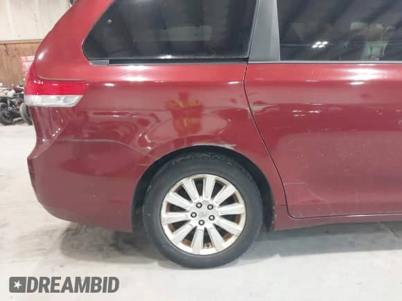 2013 Toyota Sienna XLE с VIN 5TDDK3DCXDS053048, выставлен на аукционе IAAI как лот 42163668 с пробегом 104 765 миль миль и . История ставок и продаж доступна на DreamBid. Изображение 6.