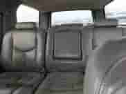 2005 Chevrolet Suburban Z71 z VIN 3GNFK16Z05G144965, wystawiony jako Copart lot #82526535 z przebiegiem 152 535 mil mil oraz Czysty tytuł • Clean title. Historia ofert i sprzedaży dostępna na DreamBid. Obrazek 10.