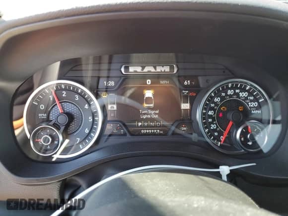 2023 Ram 1500 Big Horn z VIN 1C6SRFMT6PN697815, wystawiony jako Copart lot #49989925 z przebiegiem 29 517 mil mil oraz Czysty tytuł • Clean title. Historia ofert i sprzedaży dostępna na DreamBid. Obrazek 9.