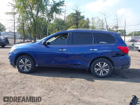 2017 Nissan Pathfinder Platinum with VIN 5N1DR2MN5HC698779, listed as a IAAI auction lot 43221987 with 131,678 mi miles and . Bid and sale history available at DreamBid. Image 14.