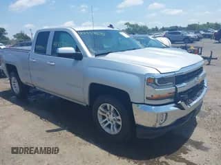 2019 Chevrolet Silverado 1500 LT с VIN 2GCVKPEC2K1123303, выставлен на аукционе IAAI как лот 42553235 с пробегом 76 488 миль миль и . История ставок и продаж доступна на DreamBid. Изображение 1.