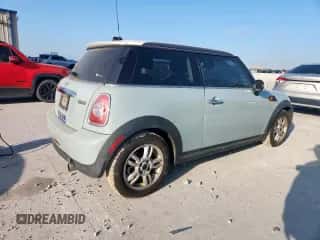2013 MINI Hardtop with VIN WMWSU3C5XDT692050, listed as a Copart auction lot 61934885 with 117,209 mi miles and Clean title. Bid and sale history available at DreamBid. Image 3.