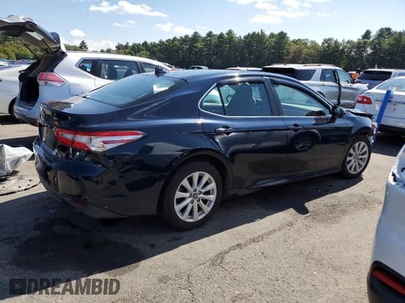 2020 Toyota Camry LE z VIN 4T1C11AK9LU874324, wystawiony jako Copart lot #80186235 z przebiegiem 154 948 mil mil oraz Nie do naprawy • Non repairable. Historia ofert i sprzedaży dostępna na DreamBid. Obrazek 3.