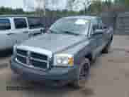 2005 Dodge Dakota z VIN 1D7HW22N85S140207, wystawiony jako IAAI lot #42644745 z przebiegiem 137 990 mil mil oraz . Historia ofert i sprzedaży dostępna na DreamBid. Obrazek 2.