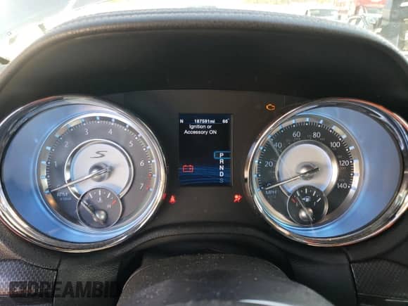 2012 Chrysler 300 S z VIN 2C3CCABGXCH115603, wystawiony jako Copart lot #85308264 z przebiegiem 187 591 mil mil oraz Czysty tytuł • Clean title. Historia ofert i sprzedaży dostępna na DreamBid. Obrazek 9.