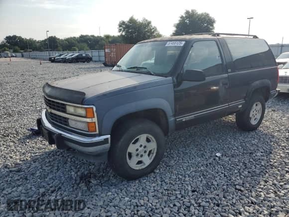 1992 Chevrolet Blazer z VIN 1GNEK18K8NJ305878, wystawiony jako Copart lot #57455125 z przebiegiem 202 240 mil mil oraz Czysty tytuł • Clean title. Historia ofert i sprzedaży dostępna na DreamBid. Obrazek 1.