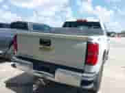 2015 Chevrolet Silverado 2500HD Work Truck z VIN 1GC2KUEG2FZ544827, wystawiony jako IAAI lot #42742386 z przebiegiem 176 272 mil mil oraz . Historia ofert i sprzedaży dostępna na DreamBid. Obrazek 16.