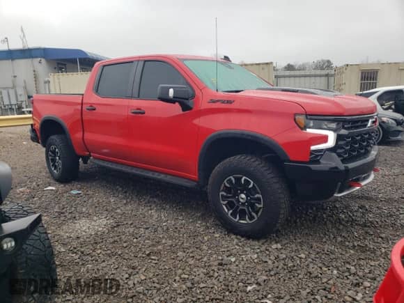 2024 Chevrolet Silverado 1500 ZR2 z VIN 3GCUDHE8XRG347203, wystawiony jako Copart lot #44372235 z przebiegiem 17 131 mil mil oraz Szkoda całkowita • Salvage title. Historia ofert i sprzedaży dostępna na DreamBid. Obrazek 4.