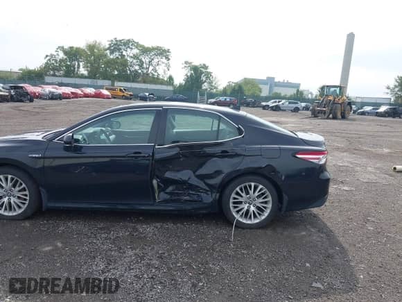 2020 Toyota Camry Hybrid XLE с VIN 4T1F31AK4LU521710, выставлен на аукционе IAAI как лот 43298976 с пробегом 72 242 миль миль и . История ставок и продаж доступна на DreamBid. Изображение 6.