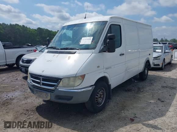2005 Dodge Sprinter with VIN WD2PD644755737594, listed as a IAAI auction lot 42464848 with 420,050 mi miles and . Bid and sale history available at DreamBid. Image 2.