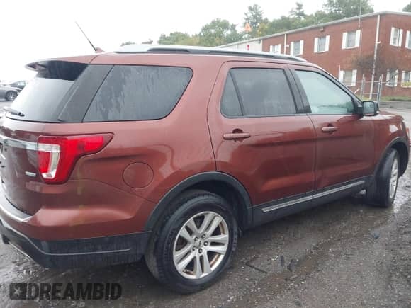 2018 Ford Explorer XLT с VIN 1FM5K8DH9JGA22839, выставлен на аукционе IAAI как лот 43362182 с пробегом 150 672 миль миль и . История ставок и продаж доступна на DreamBid. Изображение 13.