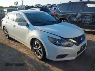 2016 Nissan Altima SV z VIN 1N4AL3AP5GC278772, wystawiony jako IAAI lot #43146284 z przebiegiem 59 896 mil mil oraz . Historia ofert i sprzedaży dostępna na DreamBid. Obrazek 1.