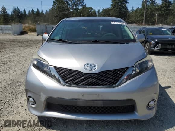 2012 Toyota Sienna SE with VIN 5TDXK3DC0CS246000, listed as a Copart auction lot 68723395 with 135,910 mi miles and Salvage title. Bid and sale history available at DreamBid. Image 5.