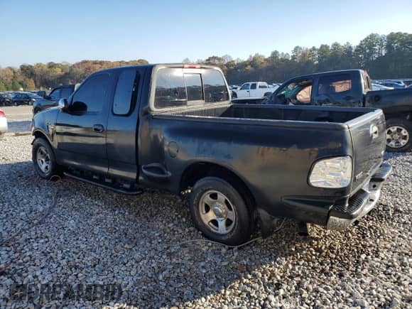 1999 Ford F-150 XL z VIN 2FTRX07W0XCA08082, wystawiony jako Copart lot #82246214 z przebiegiem 189 950 mil mil oraz Szkoda całkowita • Salvage title. Historia ofert i sprzedaży dostępna na DreamBid. Obrazek 2.