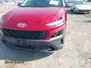 2022 Hyundai Kona SEL z VIN KM8K6CAB4NU761585, wystawiony jako IAAI lot #43111041 z przebiegiem 17 292 mil mil oraz . Historia ofert i sprzedaży dostępna na DreamBid. Obrazek 18.