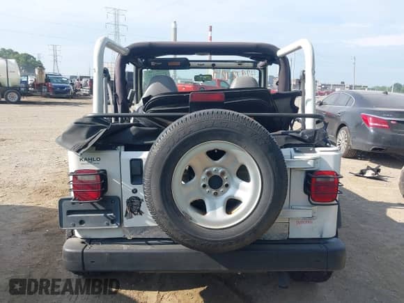 1998 Jeep Wrangler SE z VIN 1J4FY29P5WP797211, wystawiony jako IAAI lot #42972127 z przebiegiem 123 163 mil mil oraz . Historia ofert i sprzedaży dostępna na DreamBid. Obrazek 17.