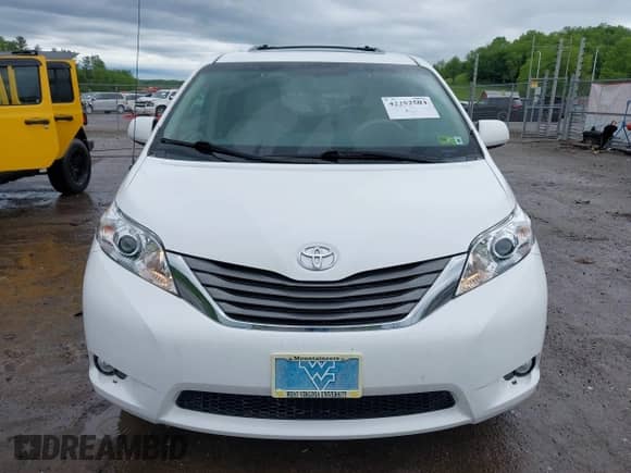 2013 Toyota Sienna XLE с VIN 5TDDK3DC0DS056590, выставлен на аукционе IAAI как лот 42252503 с пробегом 83 787 миль миль и . История ставок и продаж доступна на DreamBid. Изображение 12.