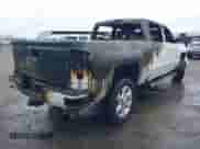 2017 Chevrolet Silverado 2500HD LTZ z VIN 1GC1KWEY8HF148633, wystawiony jako IAAI lot #42112861 z przebiegiem Nie podano mil oraz . Historia ofert i sprzedaży dostępna na DreamBid. Obrazek 4.