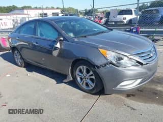 2013 Hyundai Sonata SE с VIN 5NPEC4AC9DH584839, выставлен на аукционе IAAI как лот 43357147 с пробегом 170 259 миль миль и . История ставок и продаж доступна на DreamBid. Изображение 1.
