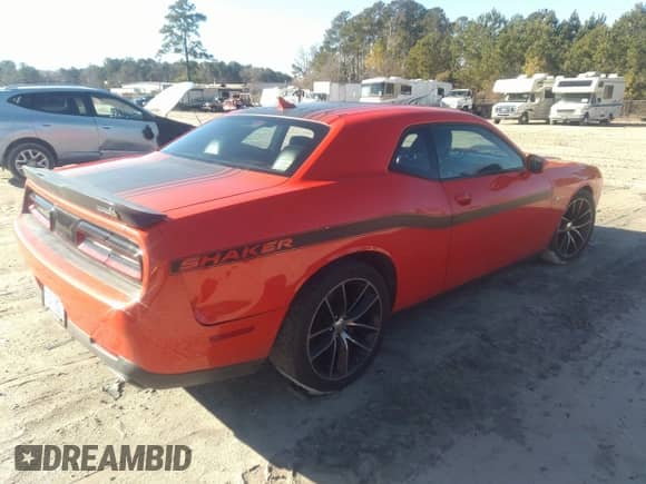 2016 Dodge Challenger R/T Scat Pack z VIN 2C3CDZFJ8GH351819, wystawiony jako IAAI lot #41196415 z przebiegiem 113 311 mil mil oraz . Historia ofert i sprzedaży dostępna na DreamBid. Obrazek 4.