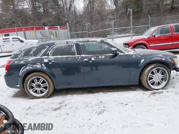 2008 Dodge Magnum SXT with VIN 2D4FV37V08H246362, listed as a IAAI auction lot 41613598 with Not provided miles and . Bid and sale history available at DreamBid. Image 12.