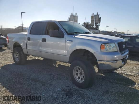 2005 Ford F-150 XLT z VIN 1FTPW12585KD59913, wystawiony jako Copart lot #82500875 z przebiegiem 178 226 mil mil oraz Czysty tytuł • Clean title. Historia ofert i sprzedaży dostępna na DreamBid. Obrazek 4.